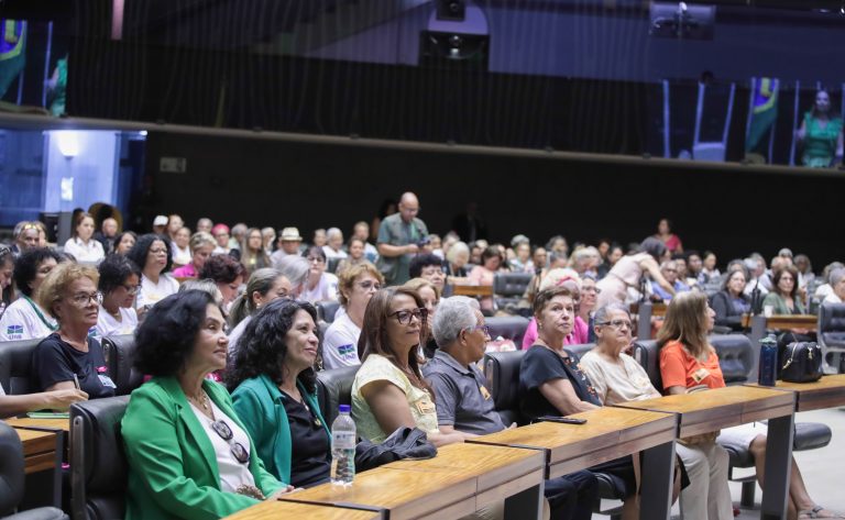 Homenagem ao programa UniSER - Universidade do Envelhecer - da UnB.