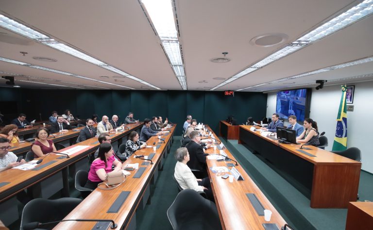 Audiência Pública - Alteração do salário mínimo dos médicos e cirurgiões-dentistas.