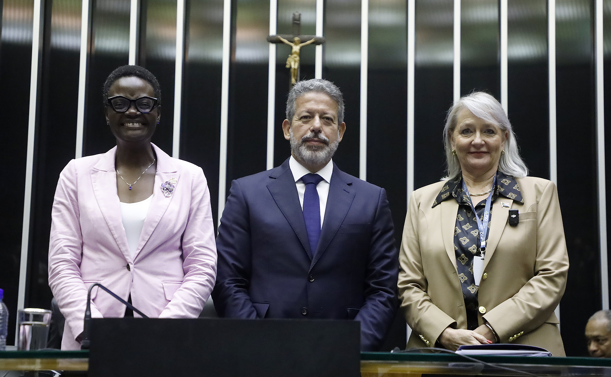Sessão de encerramento - Closing session - Clausura. Inter-Parlamentary Union Speaker, Mrs Tulia Ackson. Presidente da Câmara dos Deputados do Brasil, Arthur Lira (PP - AL) e South Africa Speaker, Annelie Lotriet. 10ª Cúpula de Presidentes de Parlamentos do G20