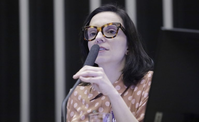 Homenagem a Outorga do Diploma Mulher-Cidadã Carlota Pereira de Queirós. Dep. Ana Pimentel (PT - MG)