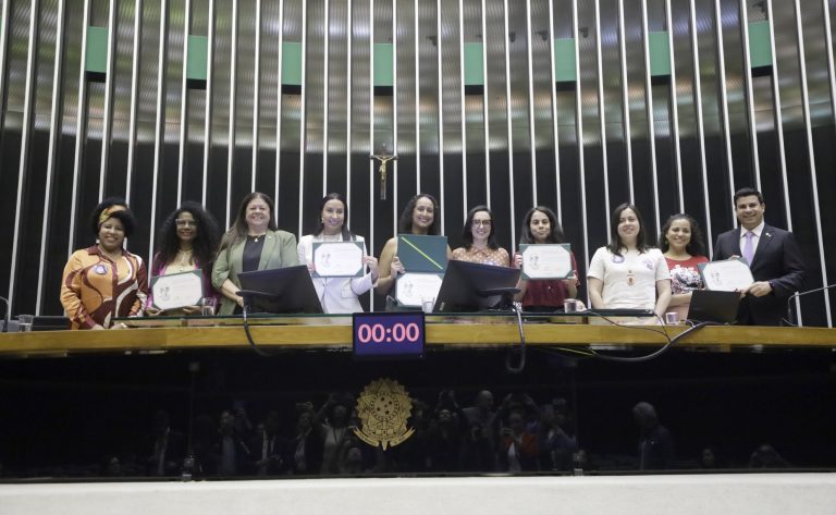 Homenagem a Outorga do Diploma Mulher-Cidadã Carlota Pereira de Queirós