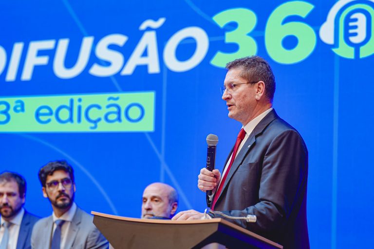 Jilmar Tatto discursa no evento Radiodifusão 3.0