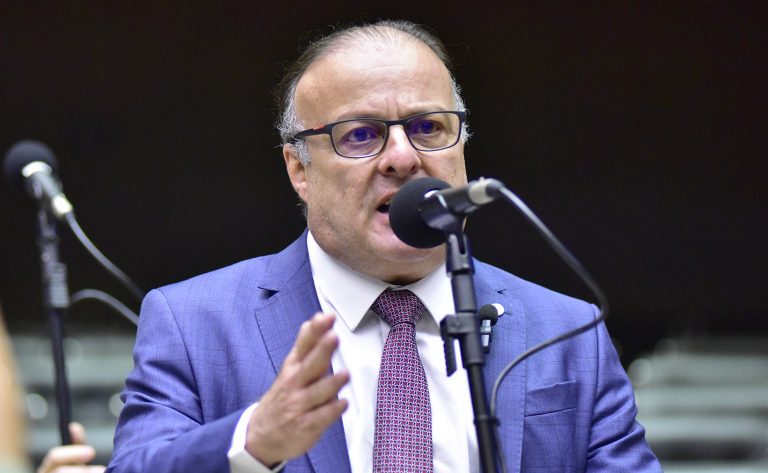 Deputado Paulinho Freire (União-RN) fala no Plenário da Câmara dos Deputados