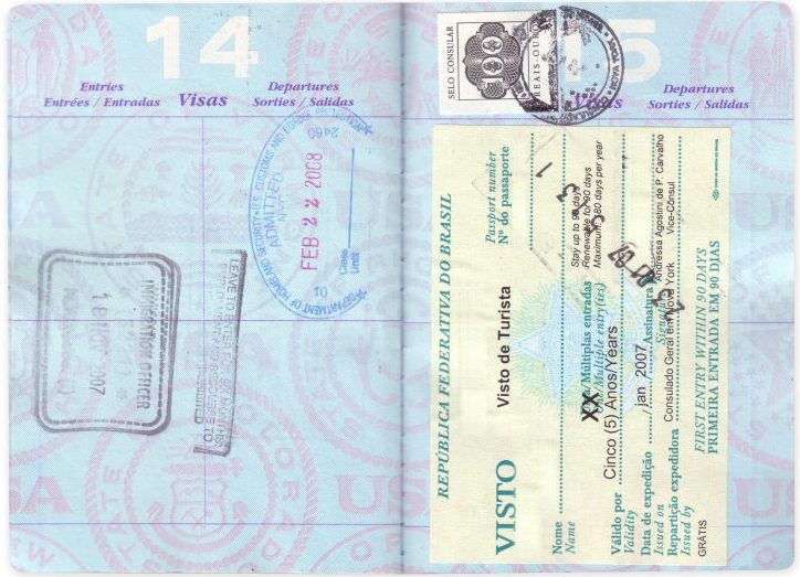 Passaporte estrangeiro com visto para entrada no Brasil