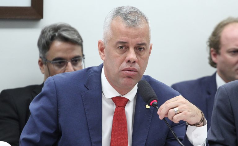 Deputado Evair Vieira de Melo (PP-ES) fala em comissão da Câmara dos Deputados