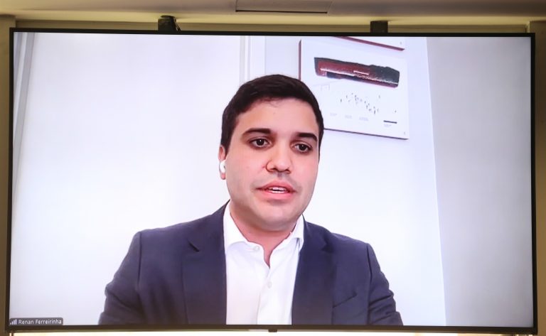 Audiência Pública - A regulamentação da Lei 15.100/2025 e o que vem depois da restrição de celulares nas escolas. Secretário de Educação do Município do Rio de Janeiro, Renan Ferreirinha.