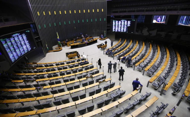 Discussão e votação de propostas legislativas.