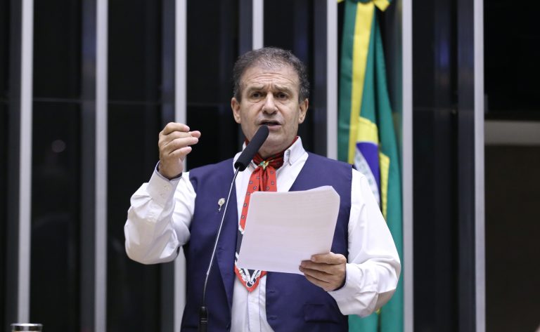 Deputado Pompeo de Mattos (PDT-RS) fala no Plenário da Câmara dos Deputados