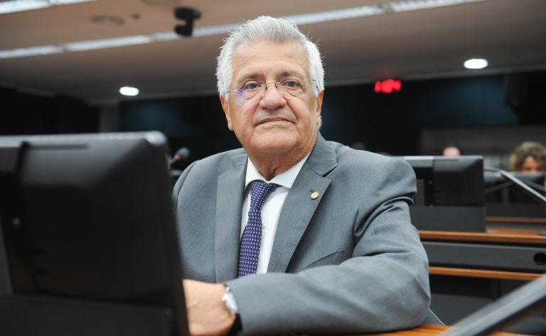 Deputado Bacelar em reunião de comissão