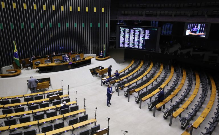 Discussão e votação de propostas legislativas.
