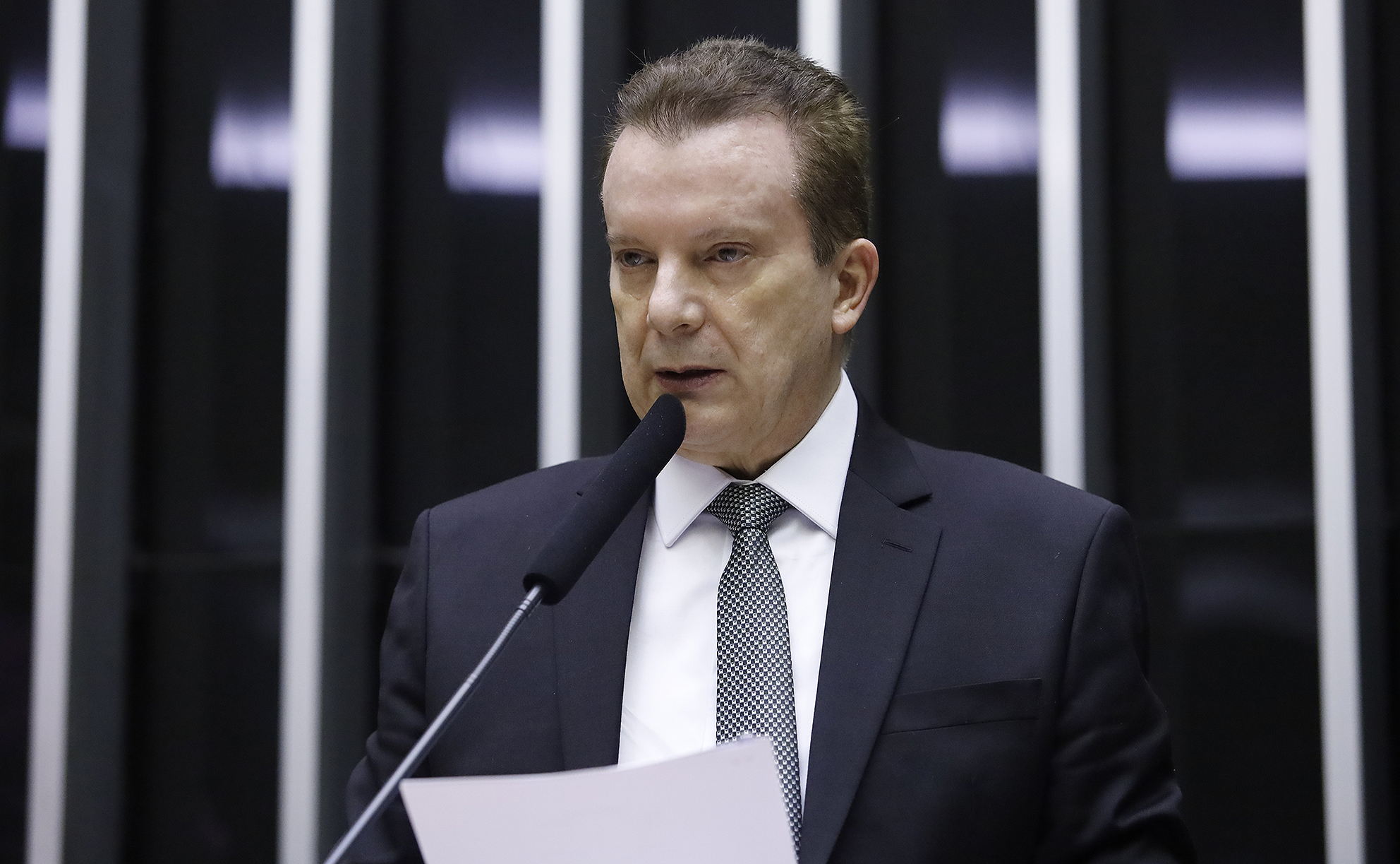 Discussão e votação de propostas legislativas. Dep. Celso Russomanno (REPUBLICANOS-SP) Deputado Celso Russomanno fala ao microfone