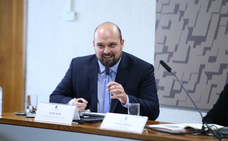 Audiência Pública - Regulação das redes sociais. Diretor de Relações Institucionais do Instituto SIVIS, Jamil Assis