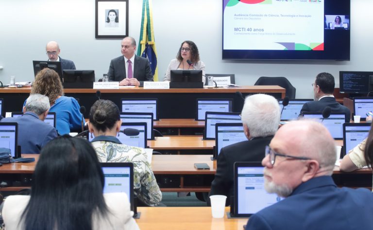 Apresentação do Planejamento das Ações do Ministério e das Propostas de Políticas Públicas de 2025. Dep. Ricardo Barros (PP - PR) e Ministra de Estado - Ministério da Ciência, Tecnologia e Inovação (MCTI), Luciana Santos