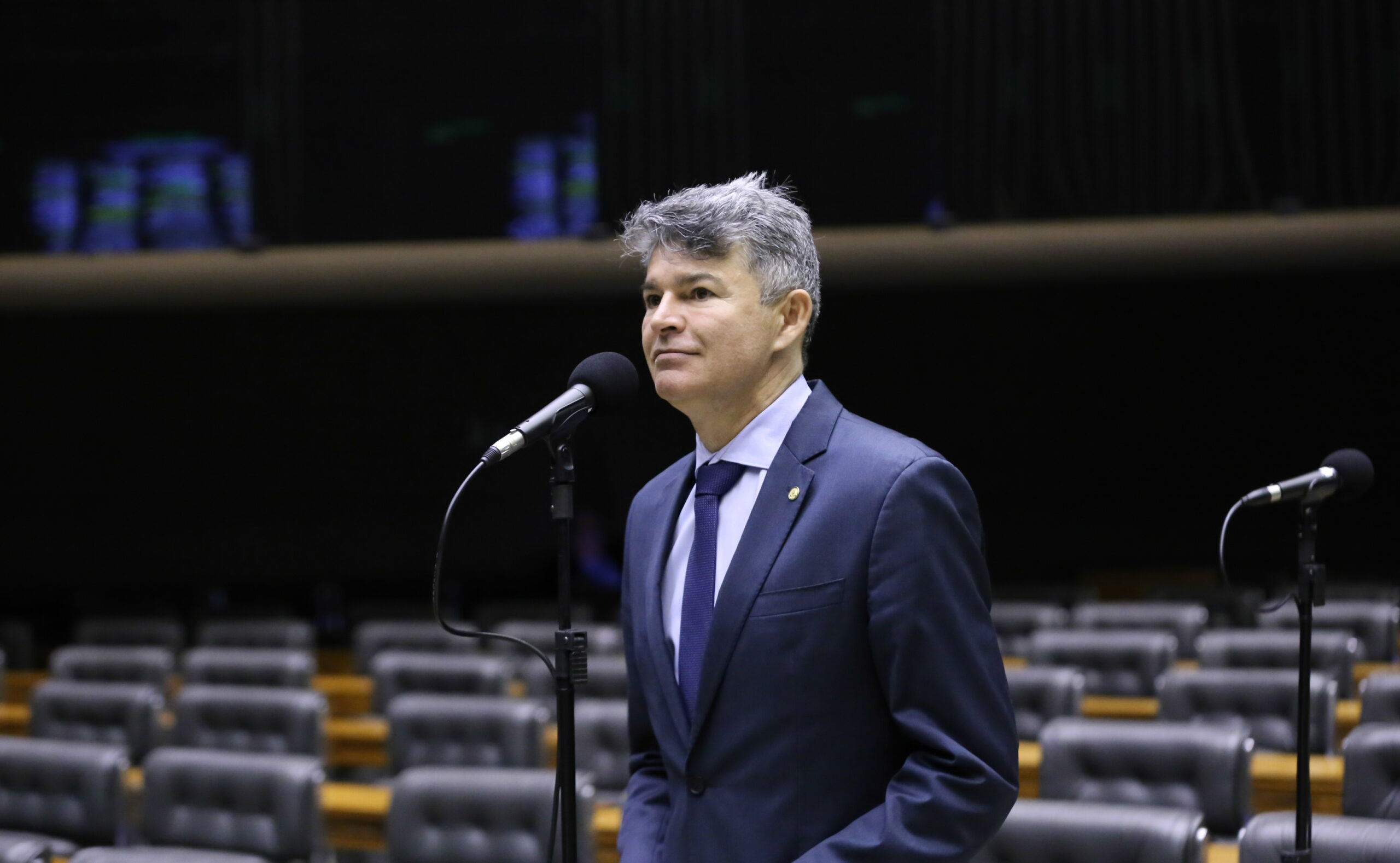 Discussão e votação de propostas legislativas. Dep. José Medeiros (PL - MT) Deputado José Medeiros fala ao microfone