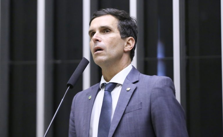 Discussão e votação de propostas legislativas. Dep. Luiz Lima (PL-RJ)