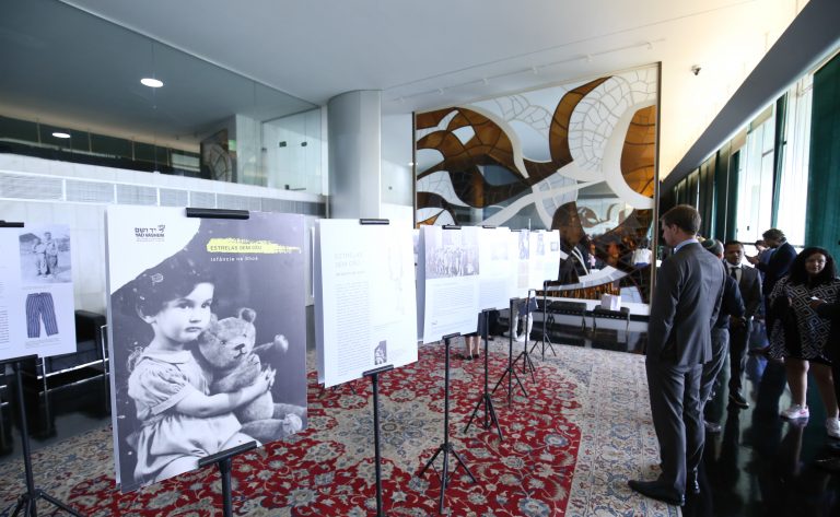 Evento Alusivo a Memória das Vítima do Holocausto.