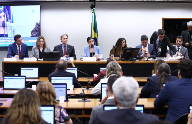 Instalação e eleição do presidente e vice-presidentes.