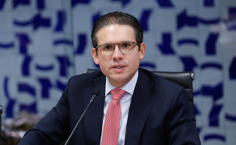 Hugo Motta na reunião de líderes