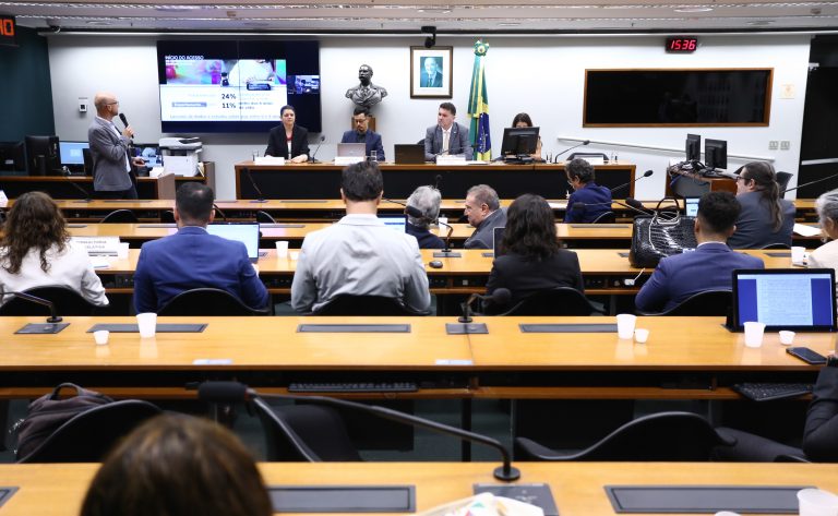 Audiência Pública - Conectividade, educação para as tecnologias e cidadania digital. Representante do Instituto Alana - Instituto Alana, Rodrigo Nejm. Representante do Núcleo de Informação e Coordenação do Ponto BR - IC.BR e do Comitê Gestor da Internet no Brasil, Daniela Costa. Representante da SaferNet Brasil - SaferNet Brasil, Guilherme Alves. Dep. Moses Rodrigues (UNIÃO-CE).