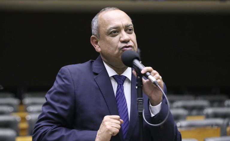 Discussão e Votação de Propostas Legislativas. Dep. Max Lemos (PDT - RJ)