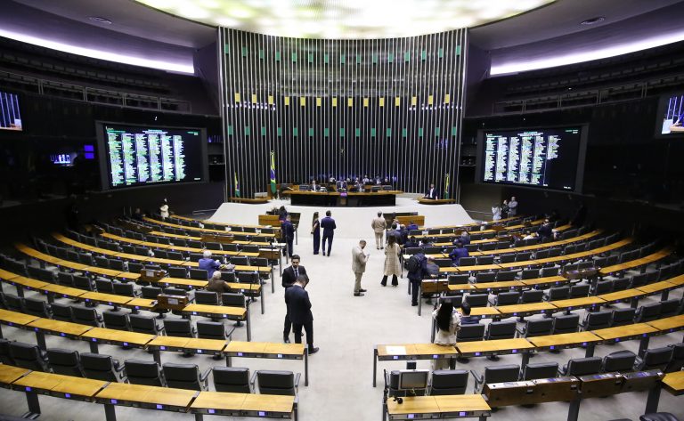 Discussão e Votação de Propostas Legislativas.