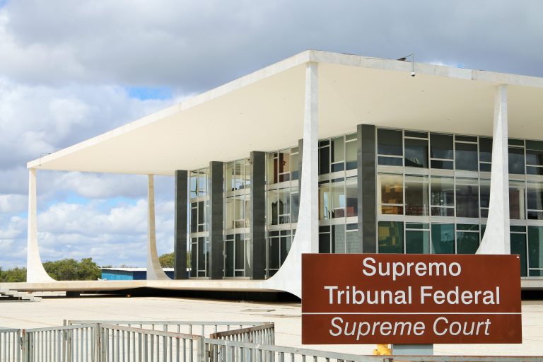 Brasília - monumentos e prédios públicos - Fachada do Supremo Tribunal Federal - STF - Justiça