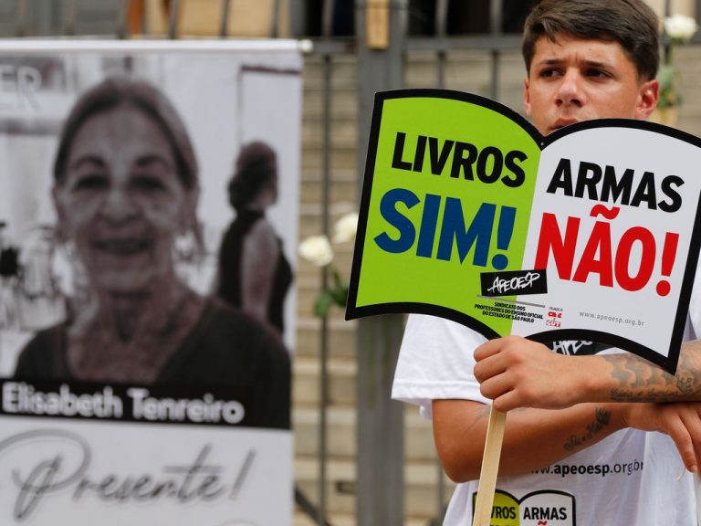 Manifestação contra violência nas escolas em São Paulo