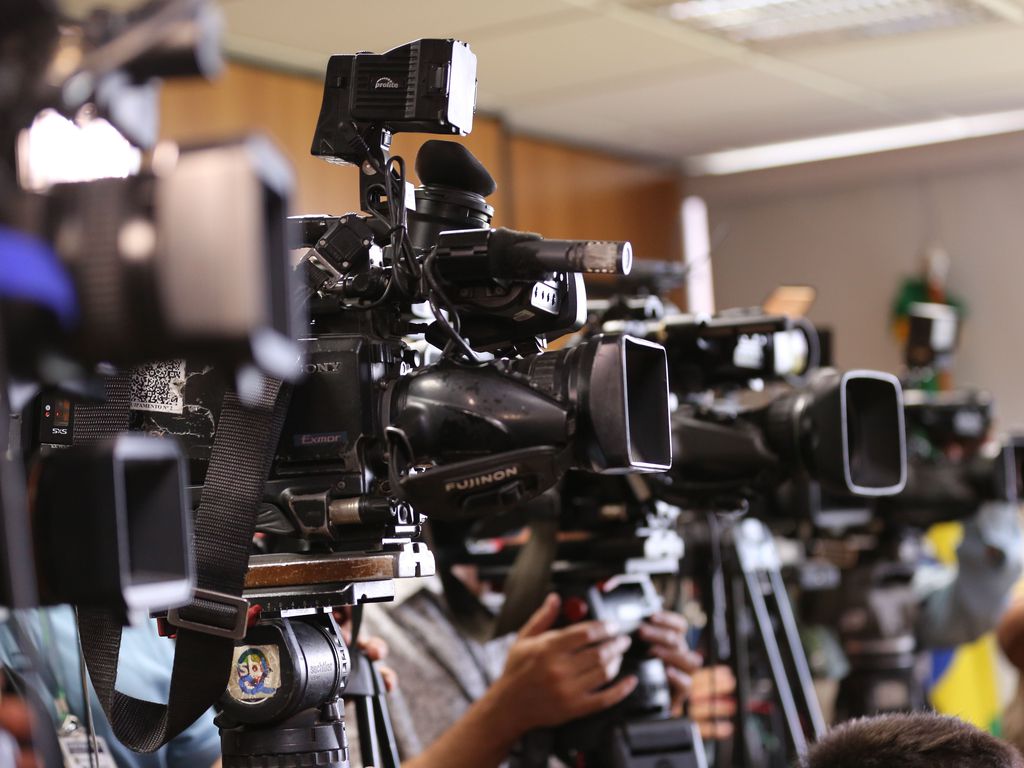 Trabalho - geral - jornalista - cinegrafista - televisão - comunicação Trabalho - geral - jornalista - cinegrafista - televisão - comunicação
