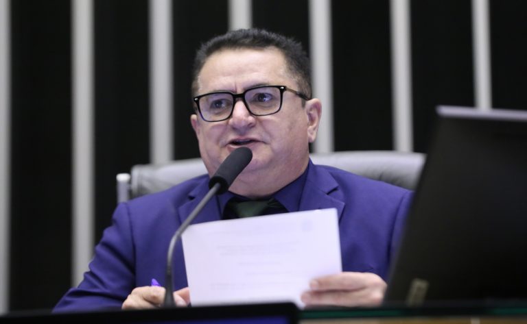 Deputado Prof. Reginaldo Veras (PV-DF) fala no Plenário da Câmara dos Deputados
