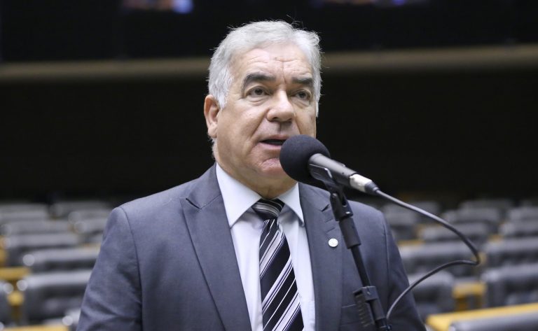 Deputado Zé Neto (PT-BA) fala no Plenário da Câmara dos Deputados