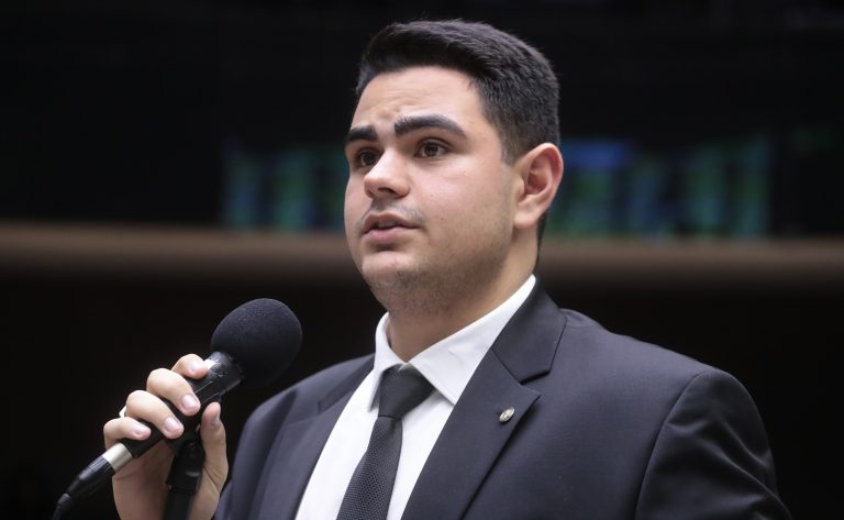 Deputado Icaro de Valmir (PL-SE) fala no Plenário da Câmara dos Deputados