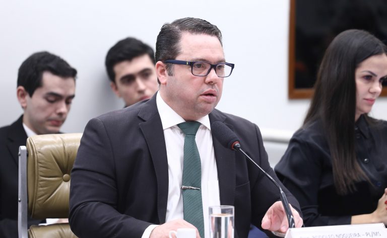 Rodolfo Nogueira preside audiência pública