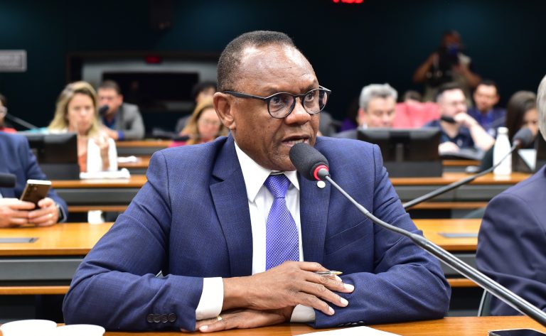 Audiência Pública - Planos, metas e estratégias do MCOM para o biênio 2025/2026 e sobre participação de representantes estrangeiros nas discussões sobre a regulamentação das redes sociais no Brasil. Dep. Ossesio Silva (REPUBLICANOS - PE)