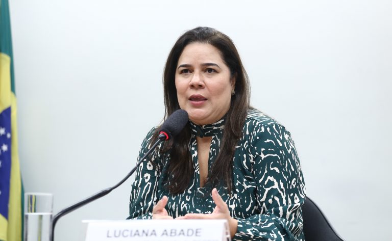 Seminário: Agenda Política da Cúpula dos Povos e Parlamento Brasileiro. Coordenadora- Geral de Mobilização da COP30, Luciana Silveira Abadé.