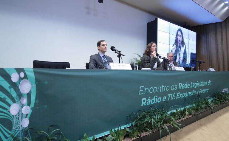 Expansão e Futuro. Supervisor da Rede Legislativa de Rádio e Televisão - Câmara dos Deputado, Carlos Neiva. Editora-Chefe da Rádio Câmara, Verônica Lima. Diretor da Coordenação De Operação e Tecnologia para Comunicação da Câmara dos Deputado, Luiz Flavio Menezes.