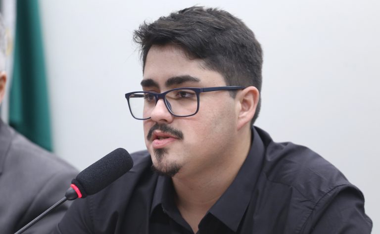 Audiência Pública - Impactos das altas coparticipações e da crise no financiamento estudantil. Representante dos estudantes afetados - Movimento FIES Sem Teto, João Victor Monteiro da Silva