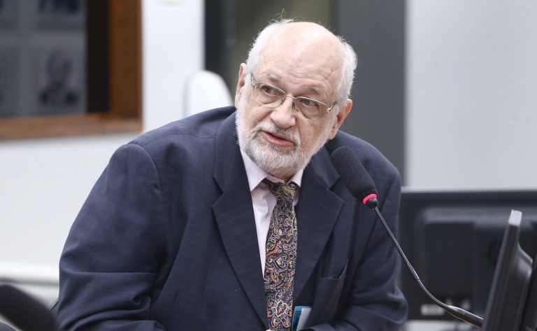 Audiência Pública - Implicações do Sistema Nacional de Educação no processo decisório federativo e no financiamento da educação. Professor do Programa de Pós-Graduação em Educação e Assessor Especial do Reitor - da Universidade Federal de Goiás, Nelson Amaral.