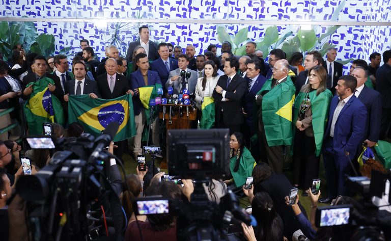 Entrevista coletiva de parlamentares da oposição,