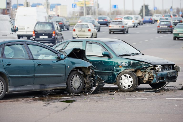 Dois carros batidos