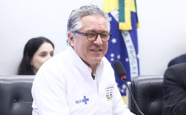 Debate sobre as estratégias para a consolidação das políticas públicas de saúde, com seus desafios e perspectivas. Ministro da Saúde, Alexandre Padilha