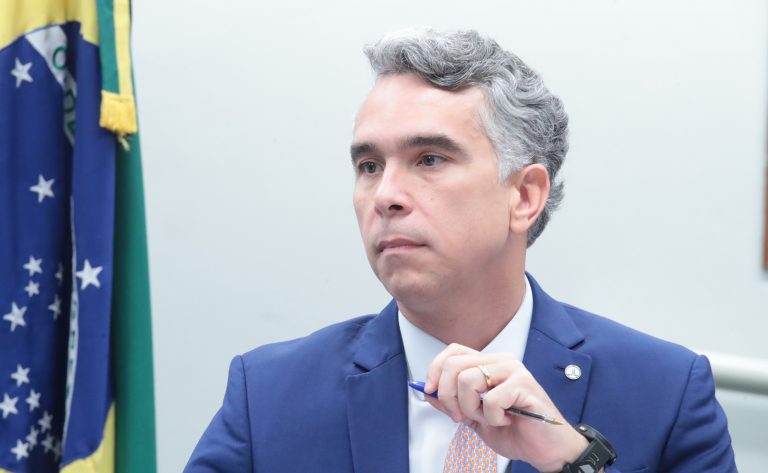 Deputado Rafael Brito (MDB-AL) em comissão na Câmara dos Deputados