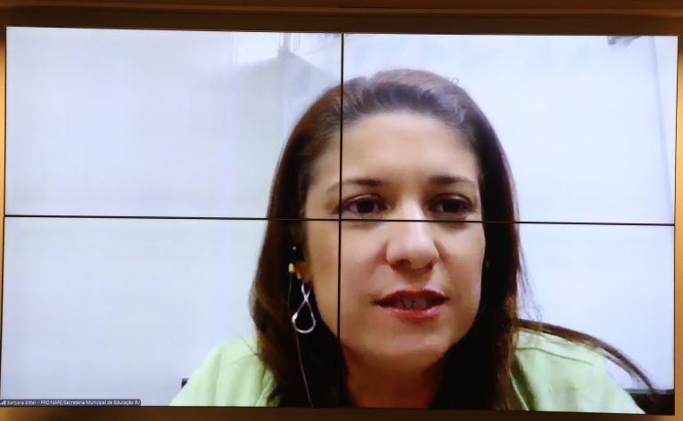 Audiência Pública – Implementação de serviços de psicologia e serviço social nas redes públicas de educação básica (Lei nº 13.935/2019) PNE. Representante do - Programa Interdisciplinar de Apoio às Unidades Escolas da Secretaria Municipal do Rio de Janeiro, Barbara Bittar