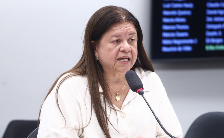 Audiência Pública - Projeto de Lei nº 1.827, de 2019, que dispõe sobre o piso salarial do assistente social. Dep. Laura Carneiro (PSD - RJ)