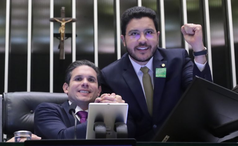 Discussão e Votação de Propostas Legislativas. Presidente da Câmara dos Deputados, Hugo Motta (REPUBLICANOS - PB) e Dep. Jadyel Alencar (REPUBLICANOS - PI)