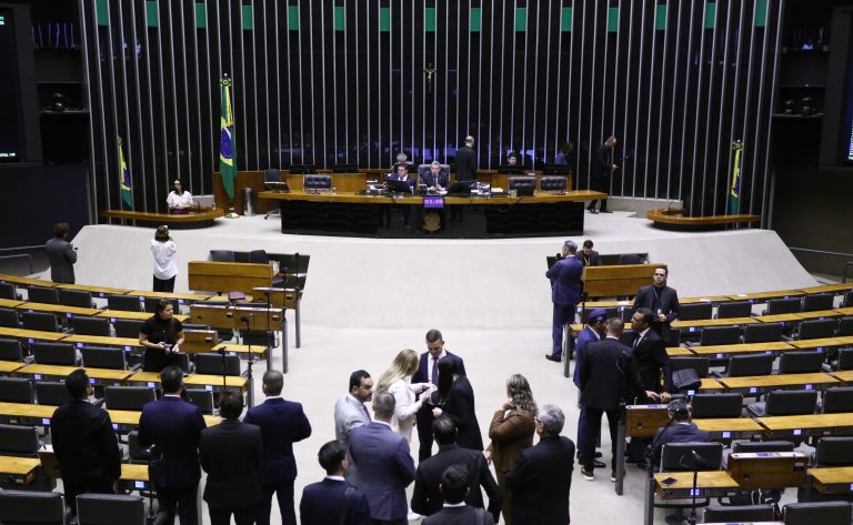 Discussão e Votação de Propostas Legislativas.