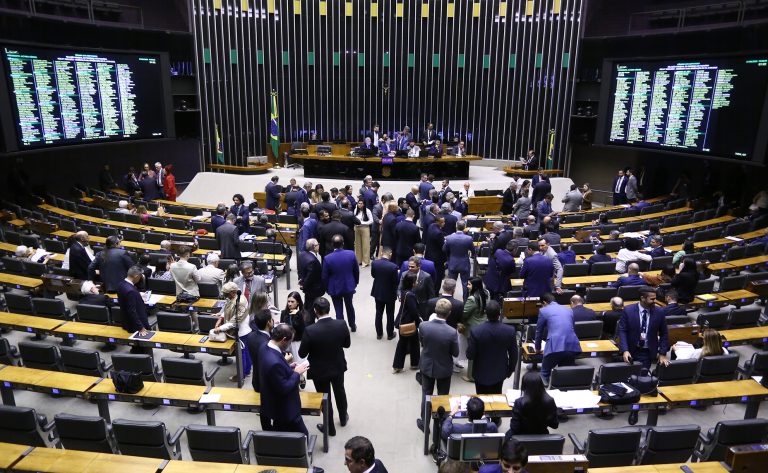 Discussão e Votação de Propostas Legislativas.