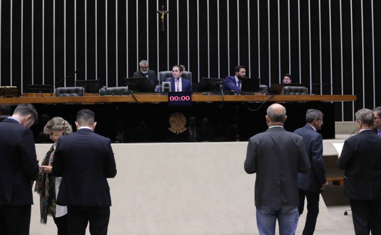 Discussão e Votação de Propostas Legislativas.