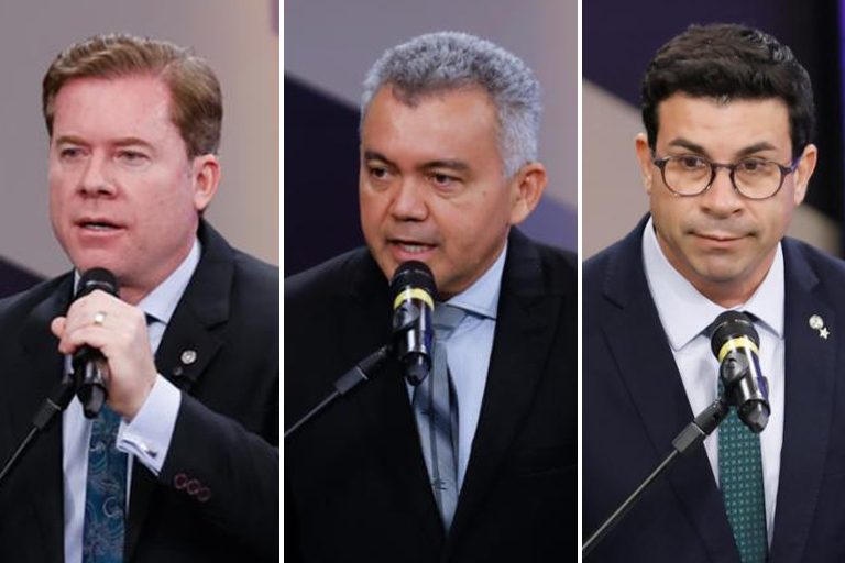 Deputados Marx Beltrão, Cleber Verde e Carlos Veras no evento