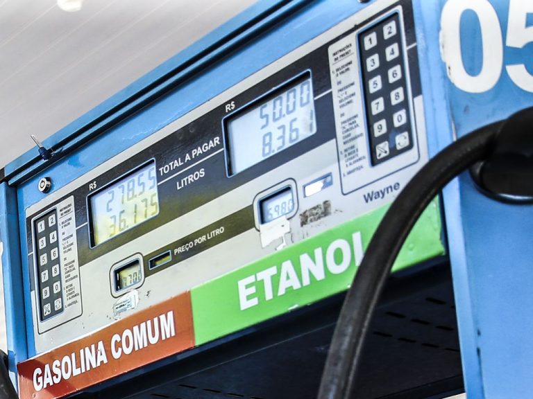 Energia - combustível - posto de gasolina - abastecimento - preço - economia - petróleo