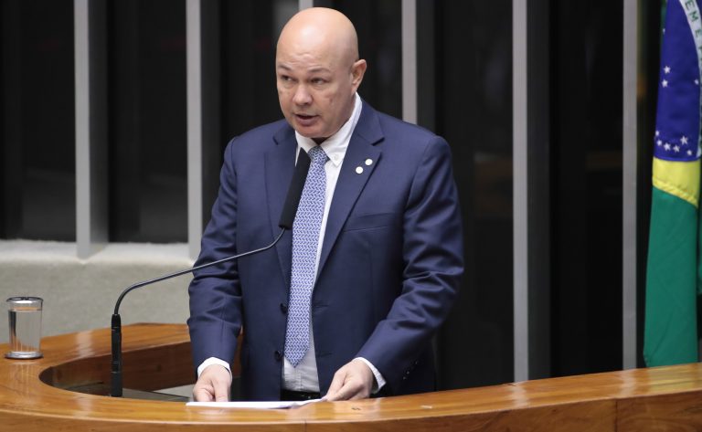 Deputado Zé Adriano (PP-AC) no Plenário da Câmara dos Deputados